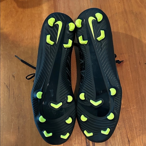 Nike Black Mercurial Vapor Soccer Cleats - Picture 4 of 4